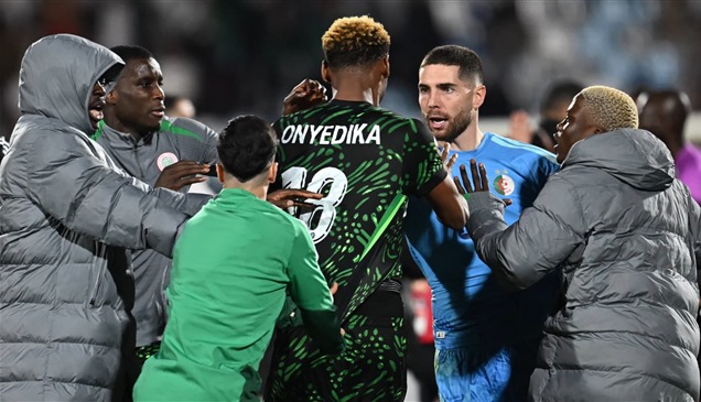 عقوبات صارمة على منتخب الجزائر.. غرامات مالية وإيقاف لاعبين 