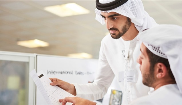 خبير يوضح قانونية خفض شركات خاصة رواتب المواطنين بذريعة "نافس"