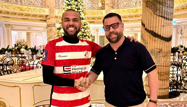 بعد مغادرته أسوار السجن.. ألفيس يبدأ رحلة جديدة كمالك لنادٍ برتغالي