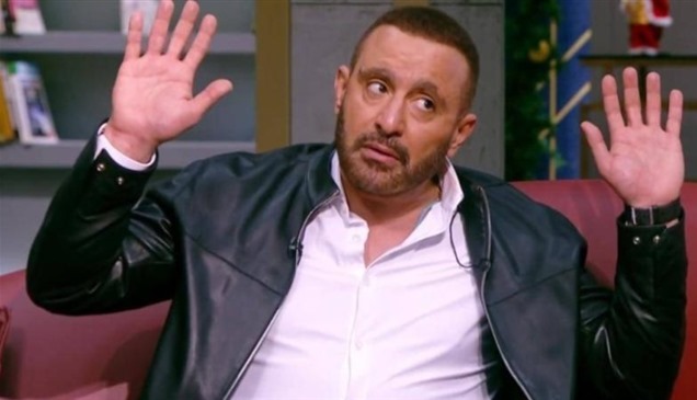 سقطات متتالية وظهور غير متزن.. هل يمر أحمد السقا بأزمة صحية ونفسية حادة؟