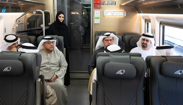 ذياب بن محمد بن زايد يطّلع على مستجدات شبكة السكك الحديدية ومشروع قطار الركاب
