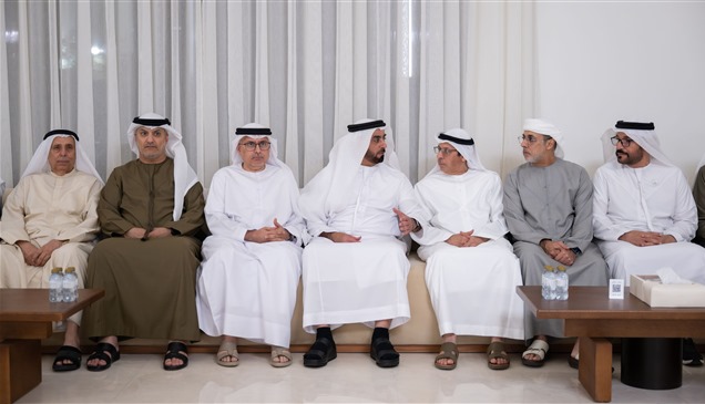سيف بن زايد يقدم واجب العزاء بوفاة حليمة عبدالمنان عبدالرحمن العور