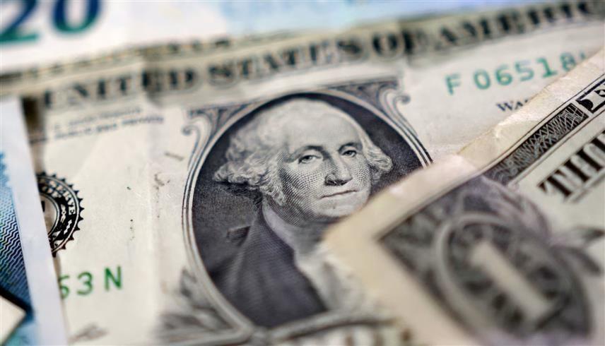 أوراق نقدية من الدولار الأمريكي (رويترز)