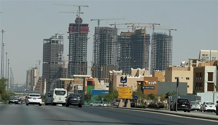 مشروعات عقارية قيد الإنشاء في الرياض (رويترز)