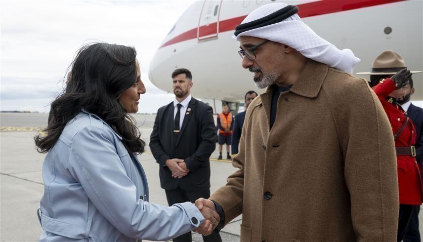 الشيخ خالد بن محمد بن زايد آل نهيان، ولي عهد أبوظبي وأنيتا أناند، وزيرة خارجية كندا (وام)