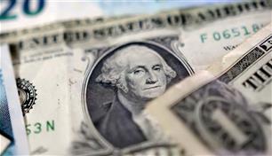 الدولار يتراجع ترقباً لإشارات رفع الفائدة وبيانات التضخم الأمريكية