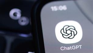 "ChatGPT" يعثر على سماعة مفقودة بين الحصى في ثوانٍ