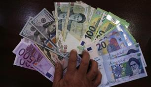 انهيار العملة الإيرانية.. 3 ملايين ريال مقابل 1.12 دولار في السوق المفتوحة 