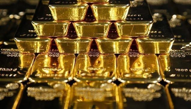 الذهب يتراجع مع قوة الدولار وتراجع توقعات الفائدة