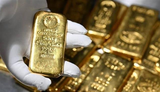 الذهب يترقب مسار الفائدة وتوقعات بارتفاعه إلى 5 آلاف دولار