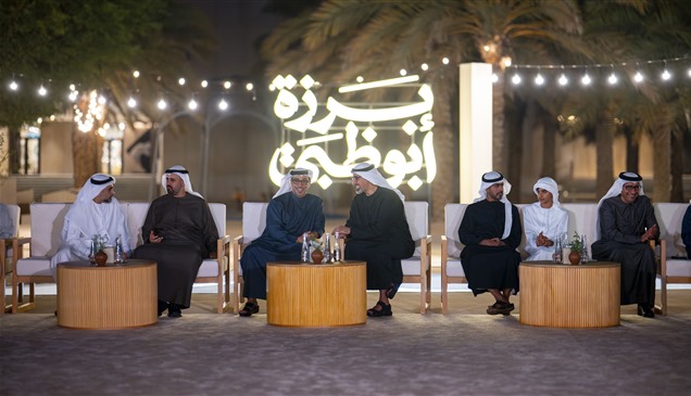منصور بن زايد وخالد بن محمد بن زايد يؤكدان ترسيخ روح الأسرة الواحدة