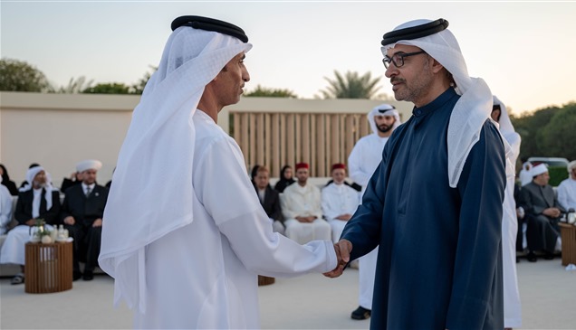 هزاع بن زايد يستقبل كبار المسؤولين والموظفين المهنئين بشهر رمضان
