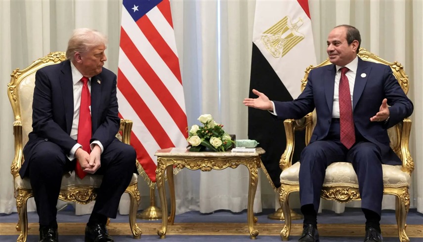الرئيس المصري عبدالفتاح السيسي ونظيره الأمريكي ترامب في لقاء سابق (رويترز)