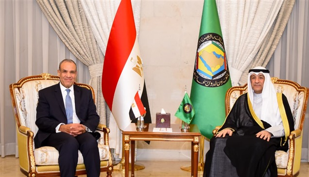 أمين مجلس التعاون ووزير خارجية مصر يبحثان خفض التصعيد الإقليمي