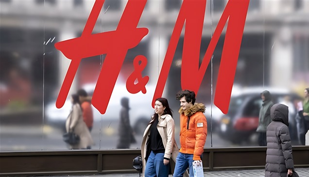 صناعة الأزياء من الهواء.. H&M تحوّل ثاني أكسيد الكربون إلى ملابس