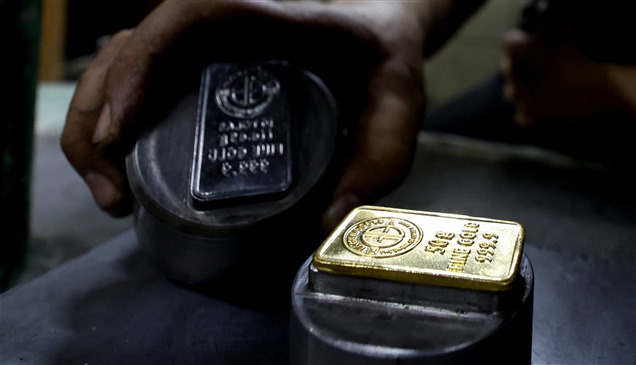 الذهب يتراجع لأدنى مستوى متأثراً بقوة الدولار