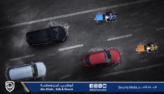شرطة أبوظبي تدعو سائقي دراجات التوصيل للتوقف عن العمل أثناء الأحوال الجوية المتقلبة