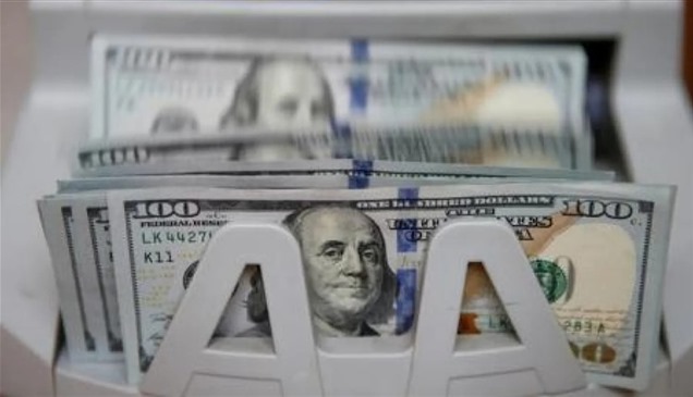 الدولار يتعافى من خسائره مع قرار تأجيل ضربات على إيران
