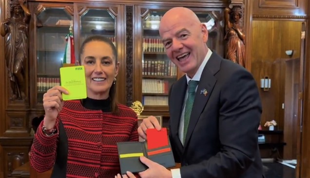 رئيسة المكسيك تتسلم "إنذارات" المونديال من إنفانتينو