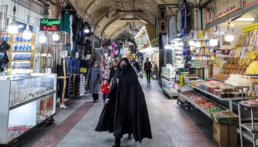 مشاهد داخل الأسواق الإيرانية (أ ف ب)
