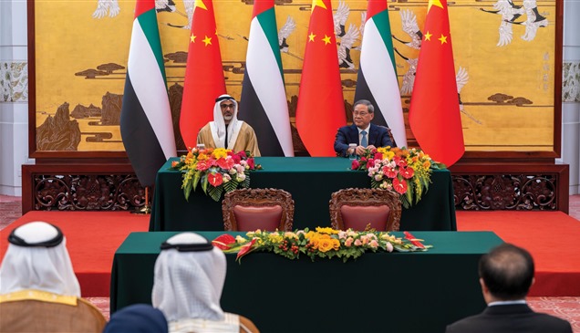 ولي عهد أبوظبي يبحث مع رئيس مجلس الدولة الصيني تعزيز الشراكة الاستراتيجية الشاملة