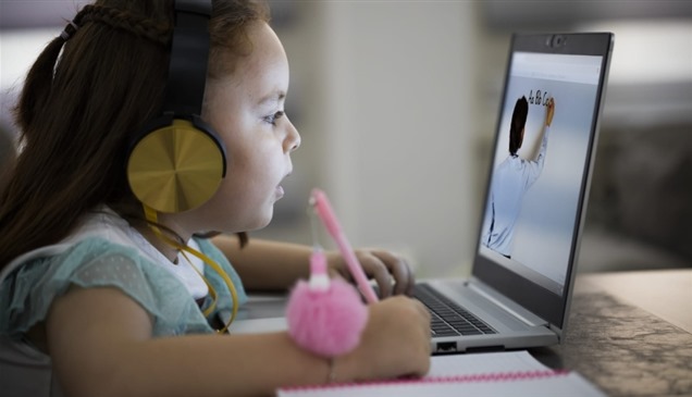 موظفو المستقبل.. كيف أعدّ "التعليم عن بُعد" أطفالنا لسوق العمل الرقمي؟