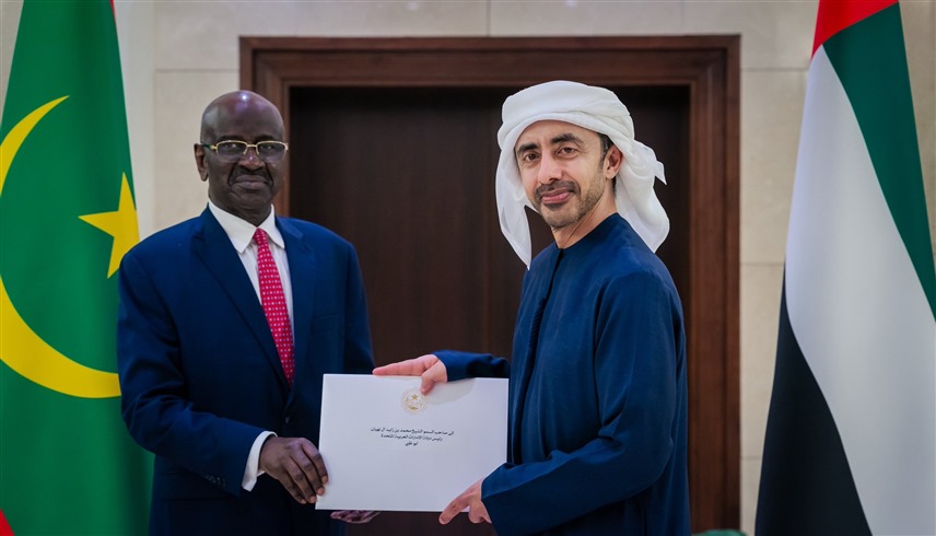 رئيس الدولة يتلقى رسالة خطية من رئيس موريتانيا تسلّمها عبدالله بن زايد