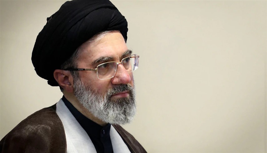المرشد الإيراني مجتبى خامئني (رويترز)