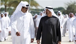 محمد بن زايد وأمير قطر يبحثان هاتفياً الجهود الدبلوماسية لتعزيز الأمن والاستقرار الإقليميين