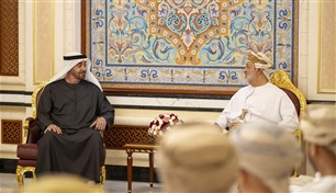 رئيس الدولة وسلطان عمان يتبادلان هاتفياً تهاني عيد الأضحى المبارك