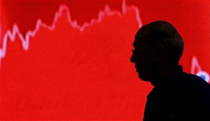 ضربات أمريكية مفاجئة على إيران تربك الأسواق العالمية