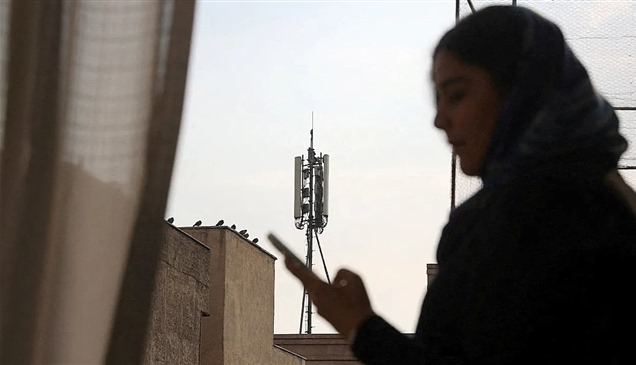 العزلة الرقمية تشلّ اقتصاد إيران وتعمّق أزماتها الداخلية 