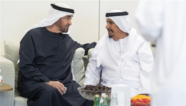 رئيس الدولة يزور محمد خميس بن روية الخييلي في العين