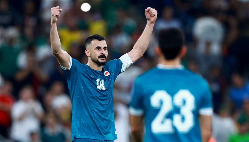مهاجم منتخب العراق أيمن حسين (رويترز)