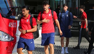 طهران تنقل أزماتها إلى ملاعب كأس العالم وتحمل منتخب إيران التبعات السياسية