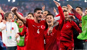 مباريات كأس العالم تعزز "اقتصاد وجبة الإفطار" في تركيا