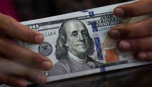 الدولار يصل أعلى مستوى خلال عام.. هل يواصل مكاسبه؟