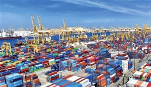 100 دولة و17 قطاعاً.. كيف تعزّز الإمارات أمن صادراتها غير النفطية؟