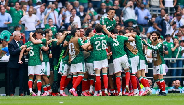 المكسيك تنهي الشوط الأول متقدمة على جنوب أفريقيا بهدف تاريخي في افتتاح المونديال