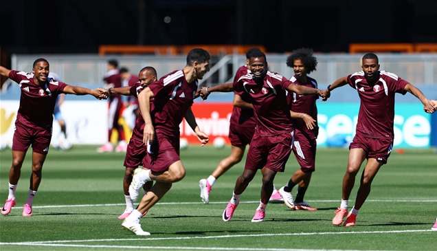 سفراء الكرة العربية في مونديال 2026.. قطر تقص شريط الظهور العربي بمواجهة سويسرا