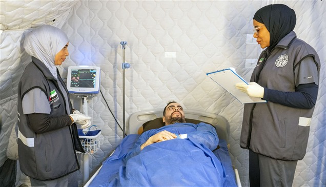 المستشفى الإماراتي يجري جراحة متقدمة لمريض من غزة 