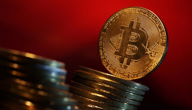 الحرب تهوي ببيتكوين إلى ما دون 60 ألف دولار