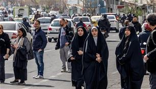 "لا نريد الحرب".. مئات الإيرانيين يطالبون بالسلام ووقف التصعيد