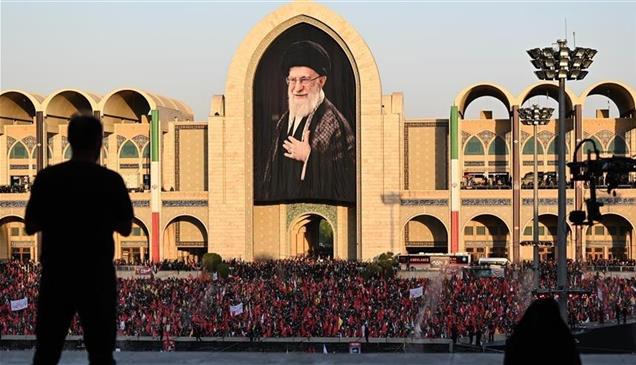 "الثغرة لم تُغلق".. بوح دبلوماسي يشي بانشطارات داخل إيران