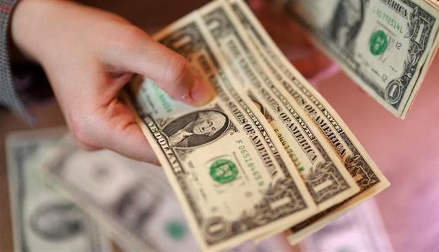 التوترات الجيوسياسية تدعم الدولار وتضغط على الإسترليني