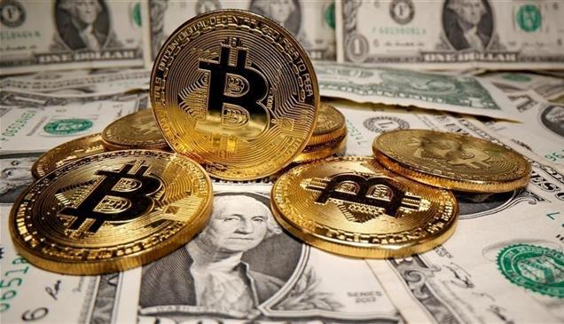بتكوين تتراجع مع تزايد مخاوف رفع الفائدة الأمريكية
