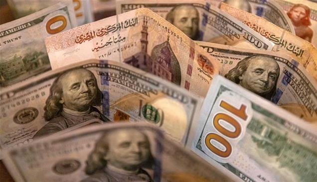 بعد حادث دمياط.. هبوط سندات مصر الدولية والجنيه يتراجع أمام الدولار