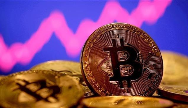 بيتكوين ترتفع مدفوعة بتصريحات ترامب عن دعم العملات الرقمية