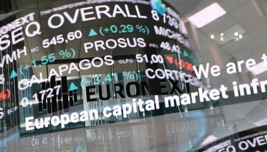 شاشة لعرض أسعار الأسهم (رويترز)