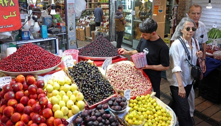 أسعار السلع الأساسية تشهد ارتفاعات متواصلة في إيران (أ ف ب)